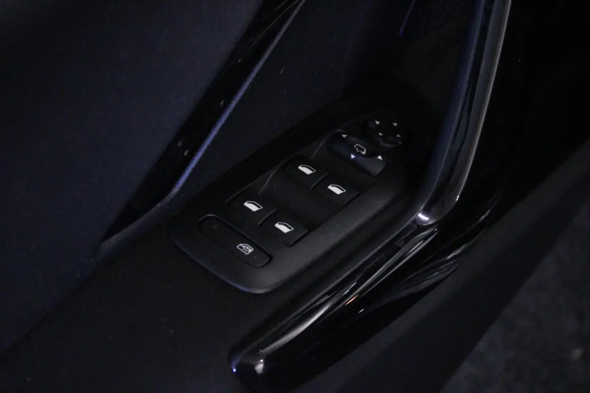 1.2 PureTech Allure | PDC | Apple CarPlay |