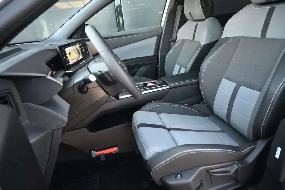 1.2 Turbo Hybrid GS 145pk | HeadUp-Display | Stuur/Stoelverwarming | 360 Camera | Adaptive Cruise | Navigatie | !!