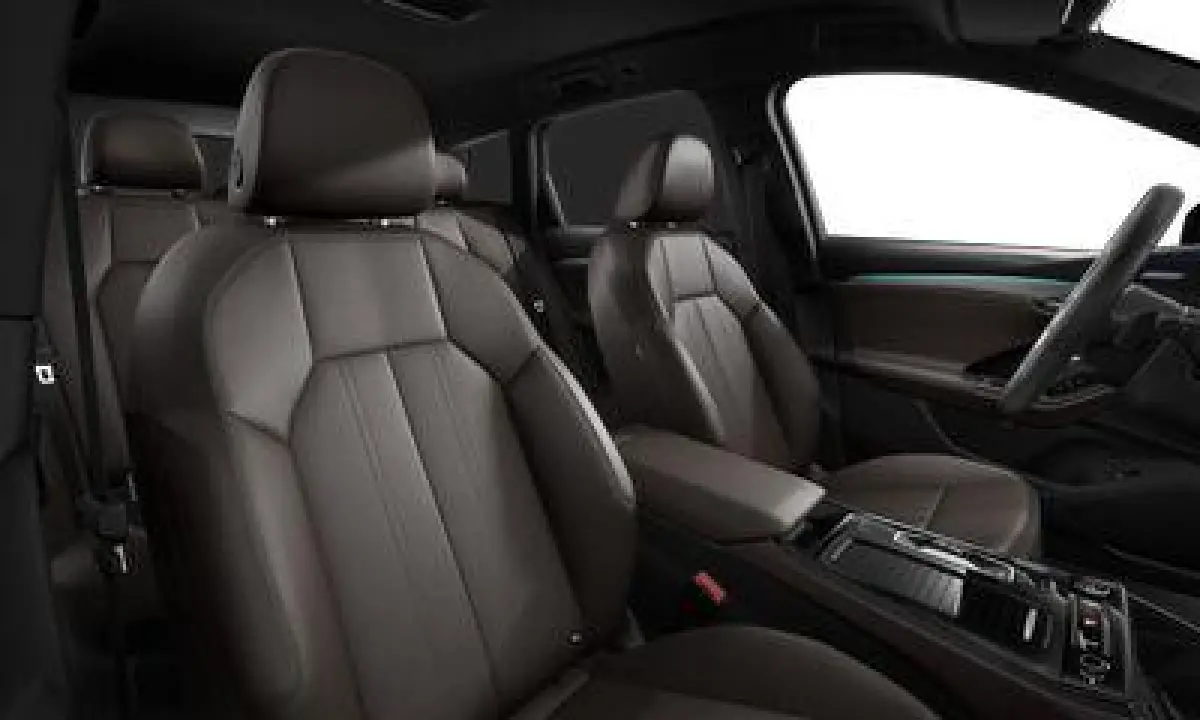 Advanced edition 83 kWh Navigatie | Luchtvering | 360 graden Camera | Trekhaak | Apple Carplay | Airco