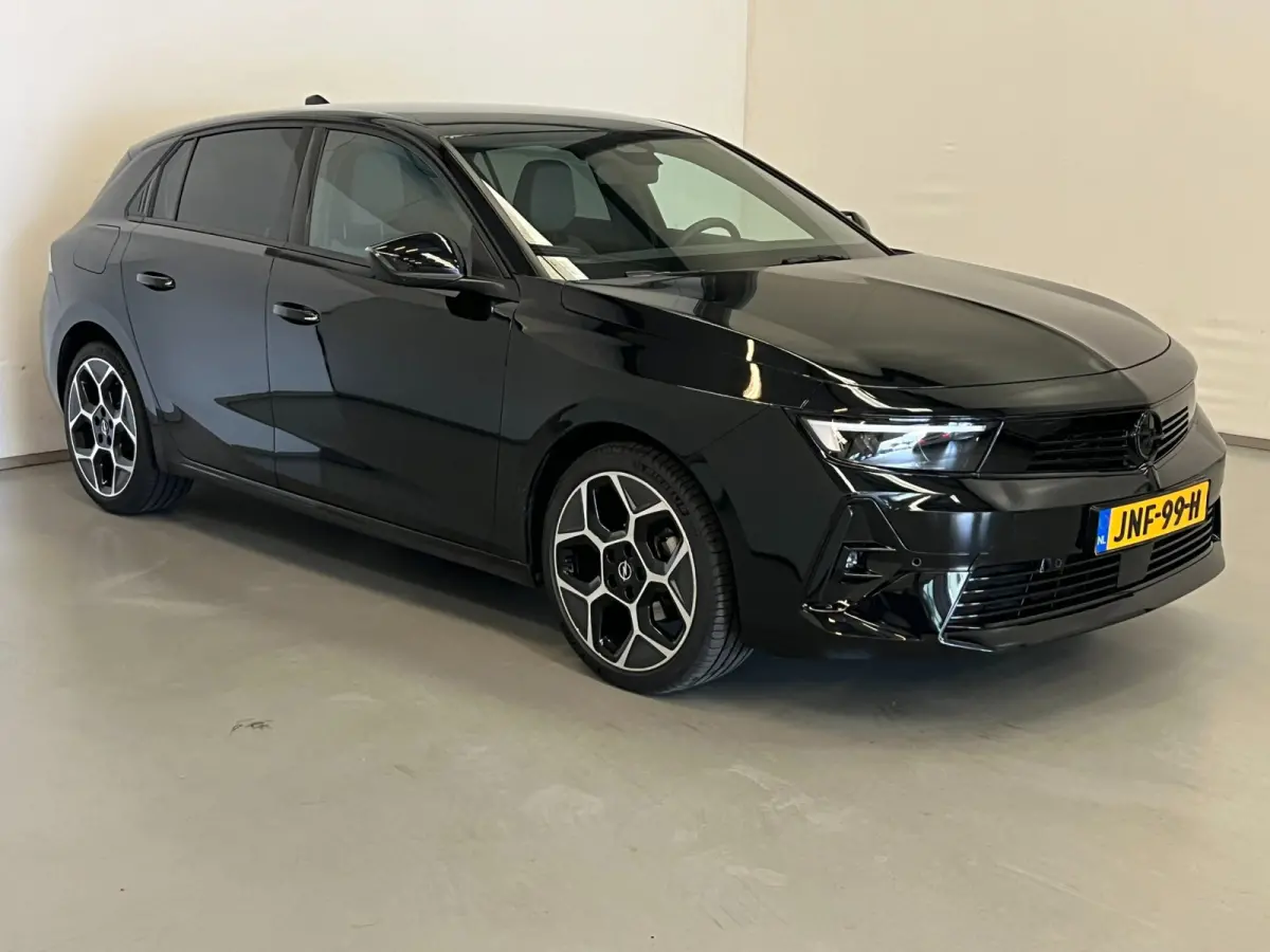 1.2 Turbo Sport Night Edition / CarPlay / 18" LM