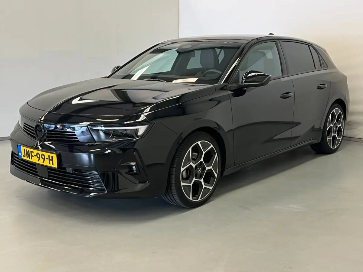 1.2 Turbo Sport Night Edition / CarPlay / 18" LM