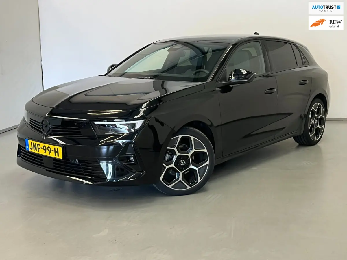 1.2 Turbo Sport Night Edition / CarPlay / 18" LM
