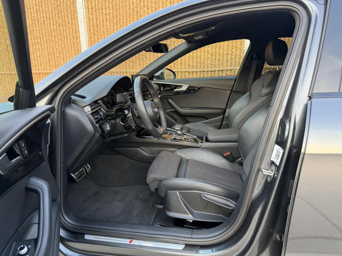 35 TFSI S edition Competition Automaat | Navigatiesysteem | Elektrisch inklapbare spiegels | Afgevlakt stuurwiel | LED verlichting | S-line pakket | Apple CarPlay/Android Auto | Getint glas 