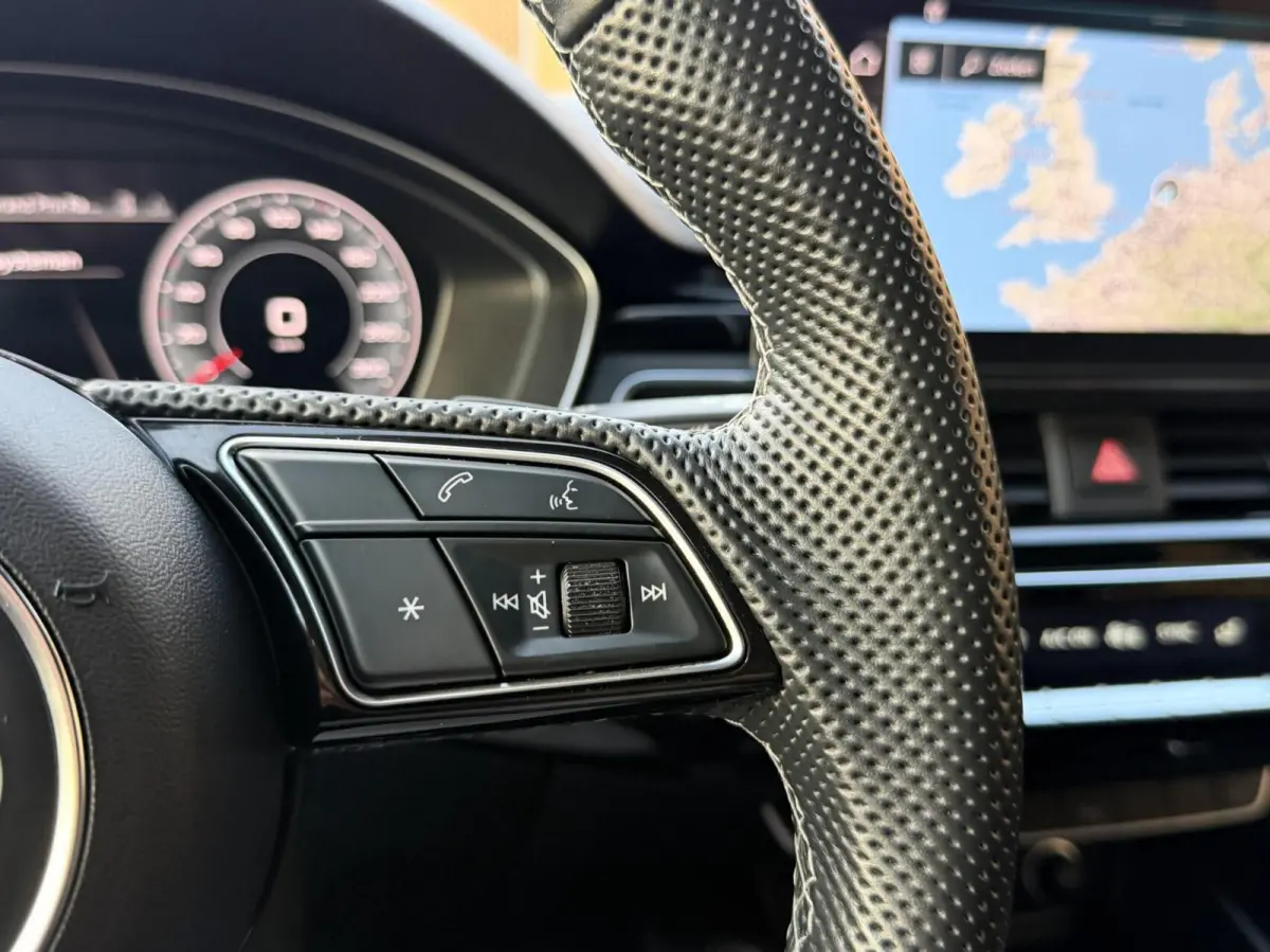35 TFSI S edition Competition Automaat | Navigatiesysteem | Elektrisch inklapbare spiegels | Afgevlakt stuurwiel | LED verlichting | S-line pakket | Apple CarPlay/Android Auto | Getint glas 