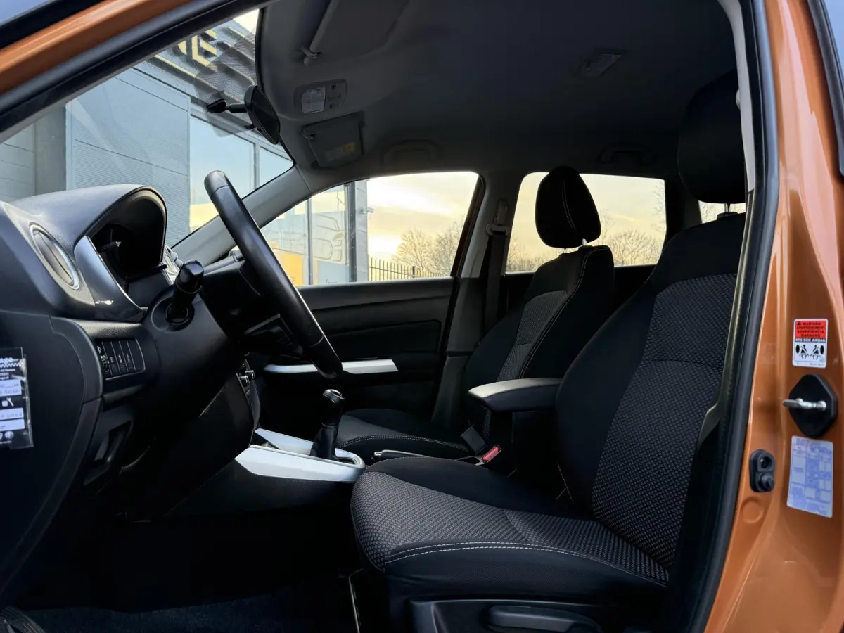1.6 Exclusive Navi,Camera,Stoelverwarming,120pk,Clima,Cruise,Lm velgen,2e Eigenaar,Apk tot 06-2027