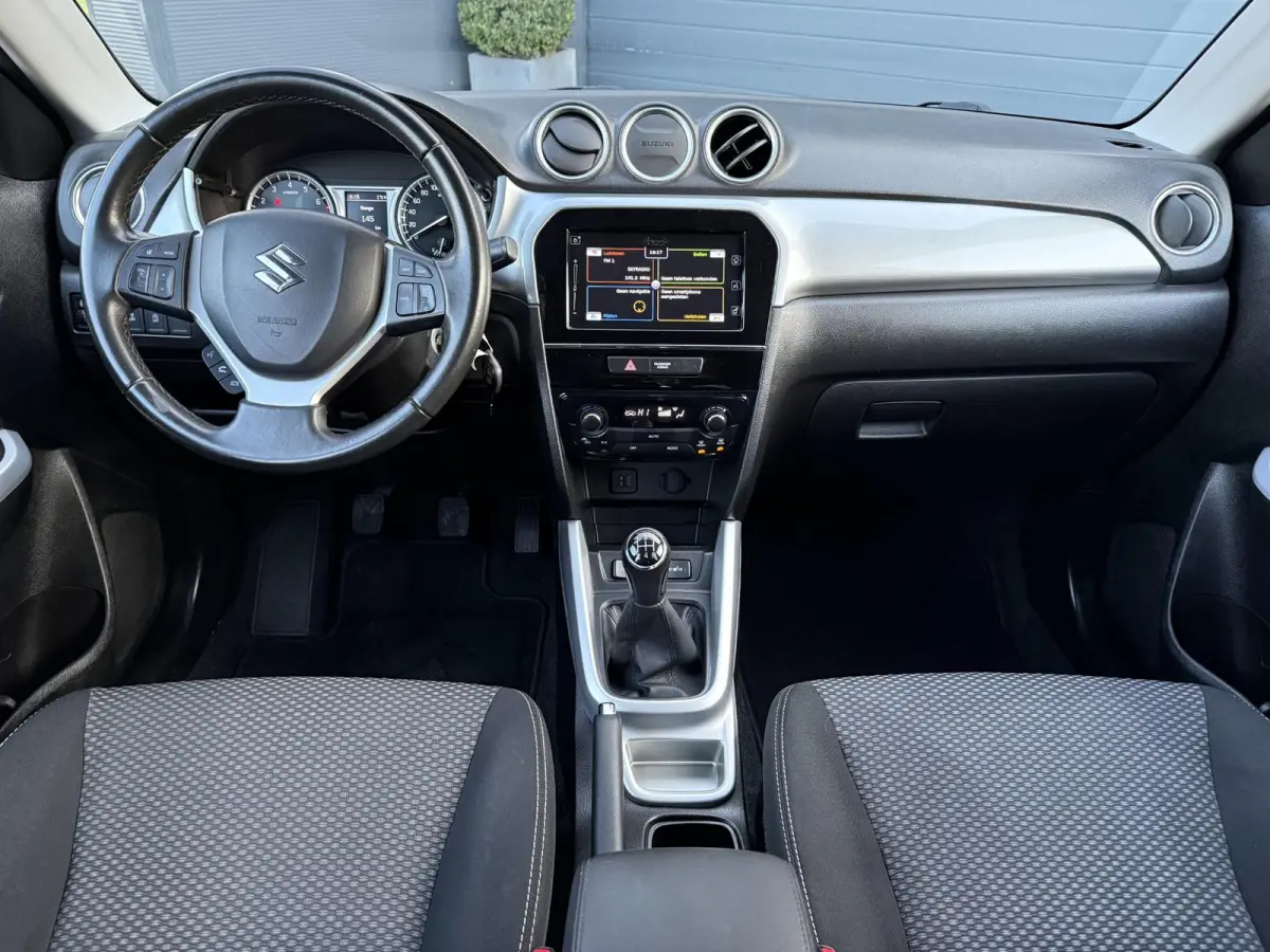 1.6 Exclusive Navi,Camera,Stoelverwarming,120pk,Clima,Cruise,Lm velgen,2e Eigenaar,Apk tot 06-2027