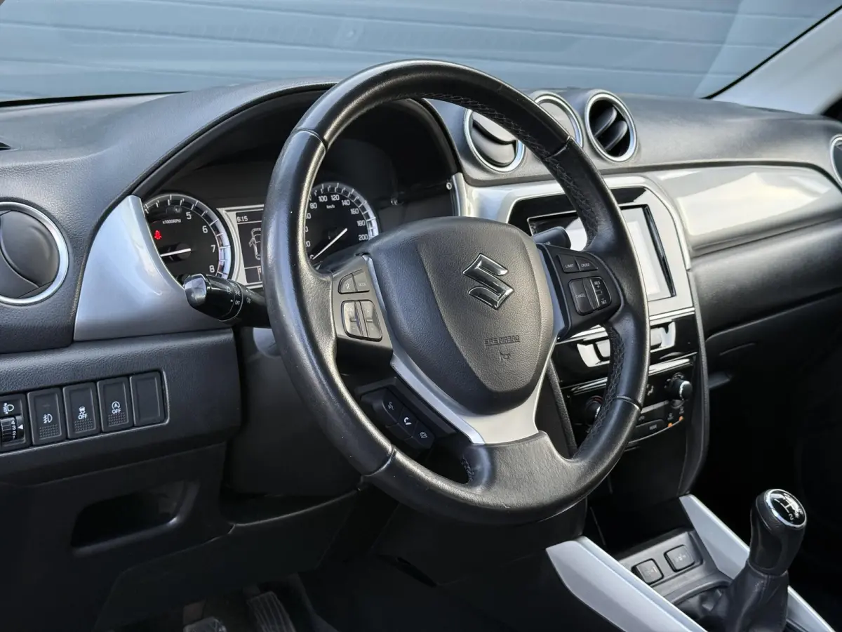 1.6 Exclusive Navi,Camera,Stoelverwarming,120pk,Clima,Cruise,Lm velgen,2e Eigenaar,Apk tot 06-2027