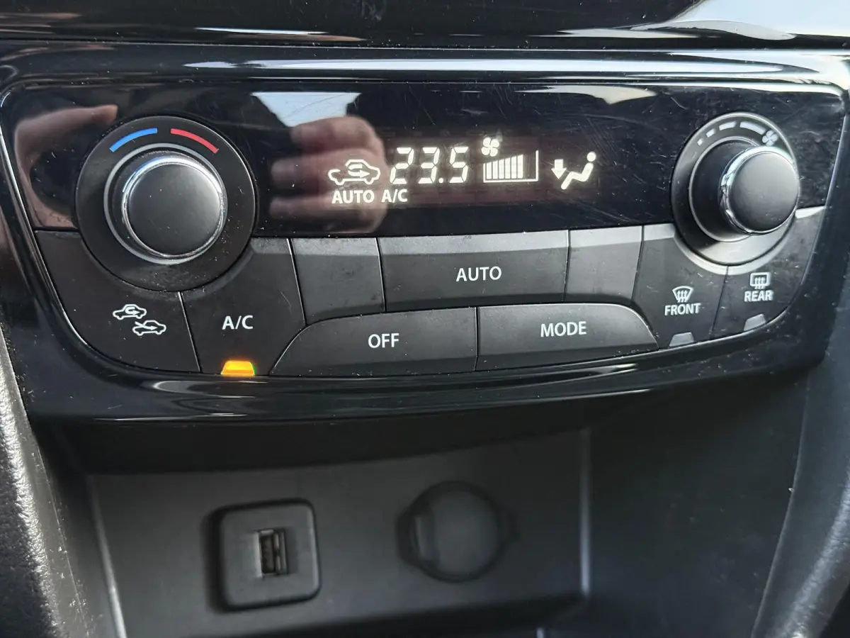 1.6 Exclusive Navi,Camera,Stoelverwarming,120pk,Clima,Cruise,Lm velgen,2e Eigenaar,Apk tot 06-2027