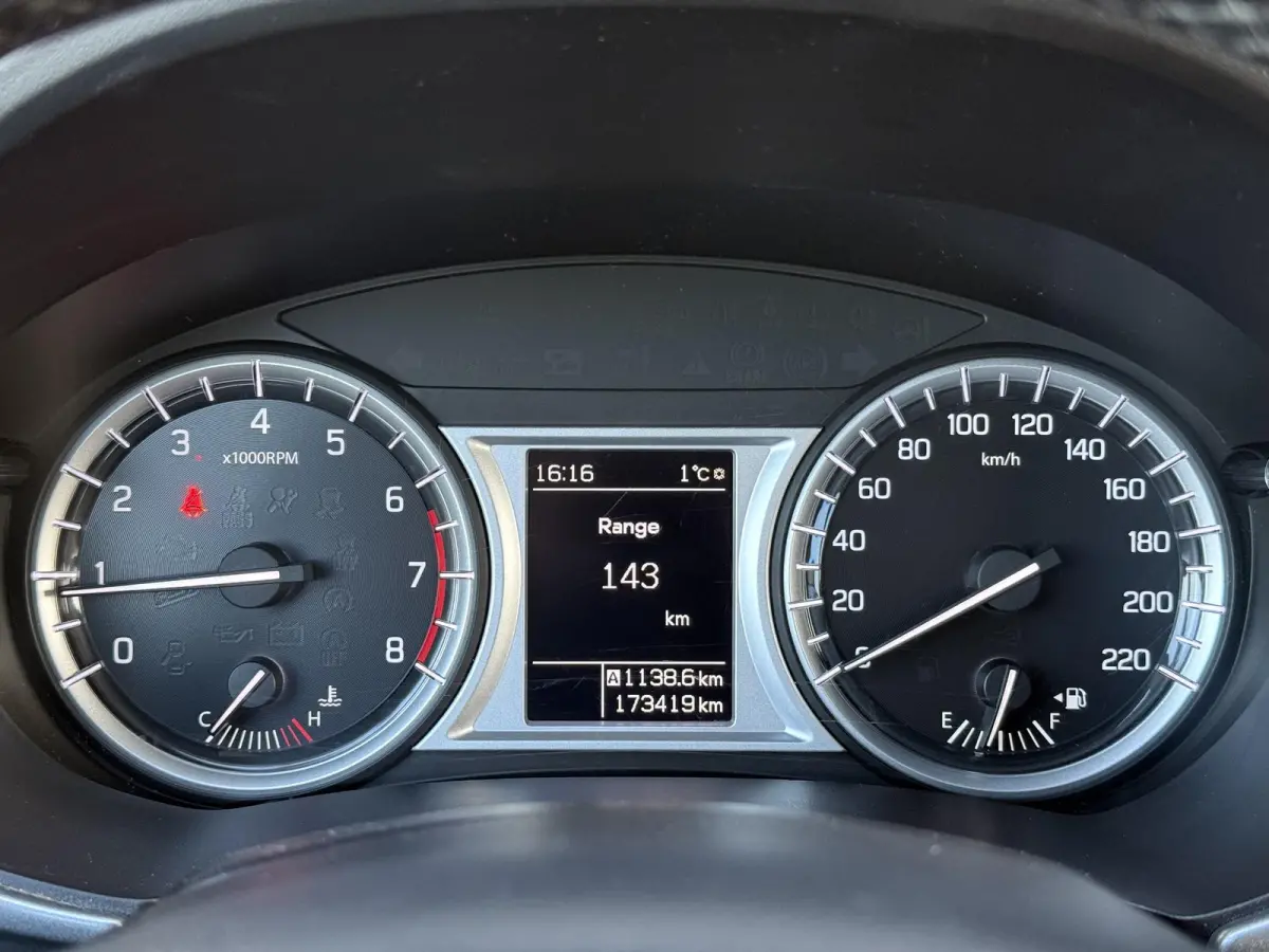 1.6 Exclusive Navi,Camera,Stoelverwarming,120pk,Clima,Cruise,Lm velgen,2e Eigenaar,Apk tot 06-2027
