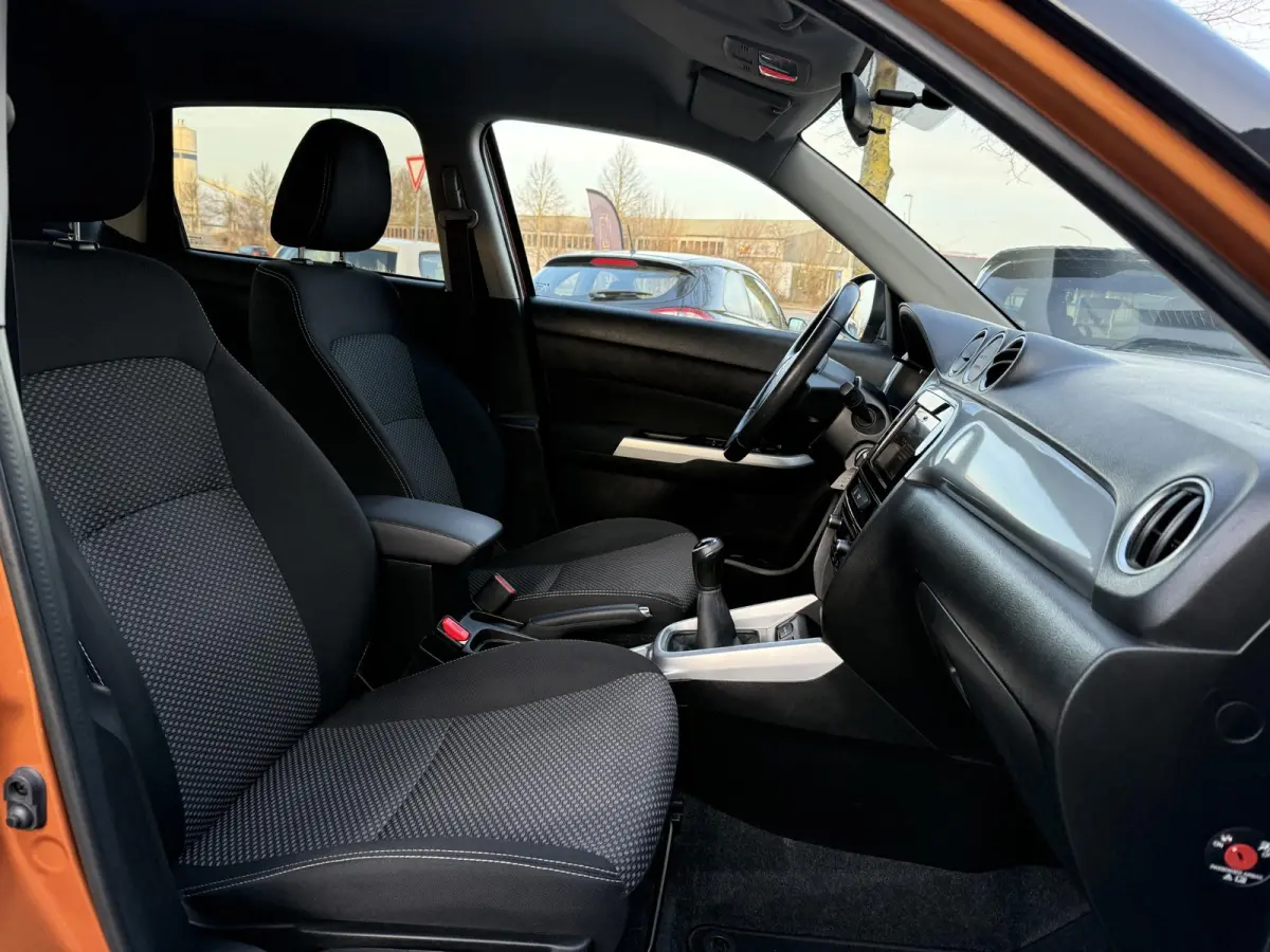 1.6 Exclusive Navi,Camera,Stoelverwarming,120pk,Clima,Cruise,Lm velgen,2e Eigenaar,Apk tot 06-2027