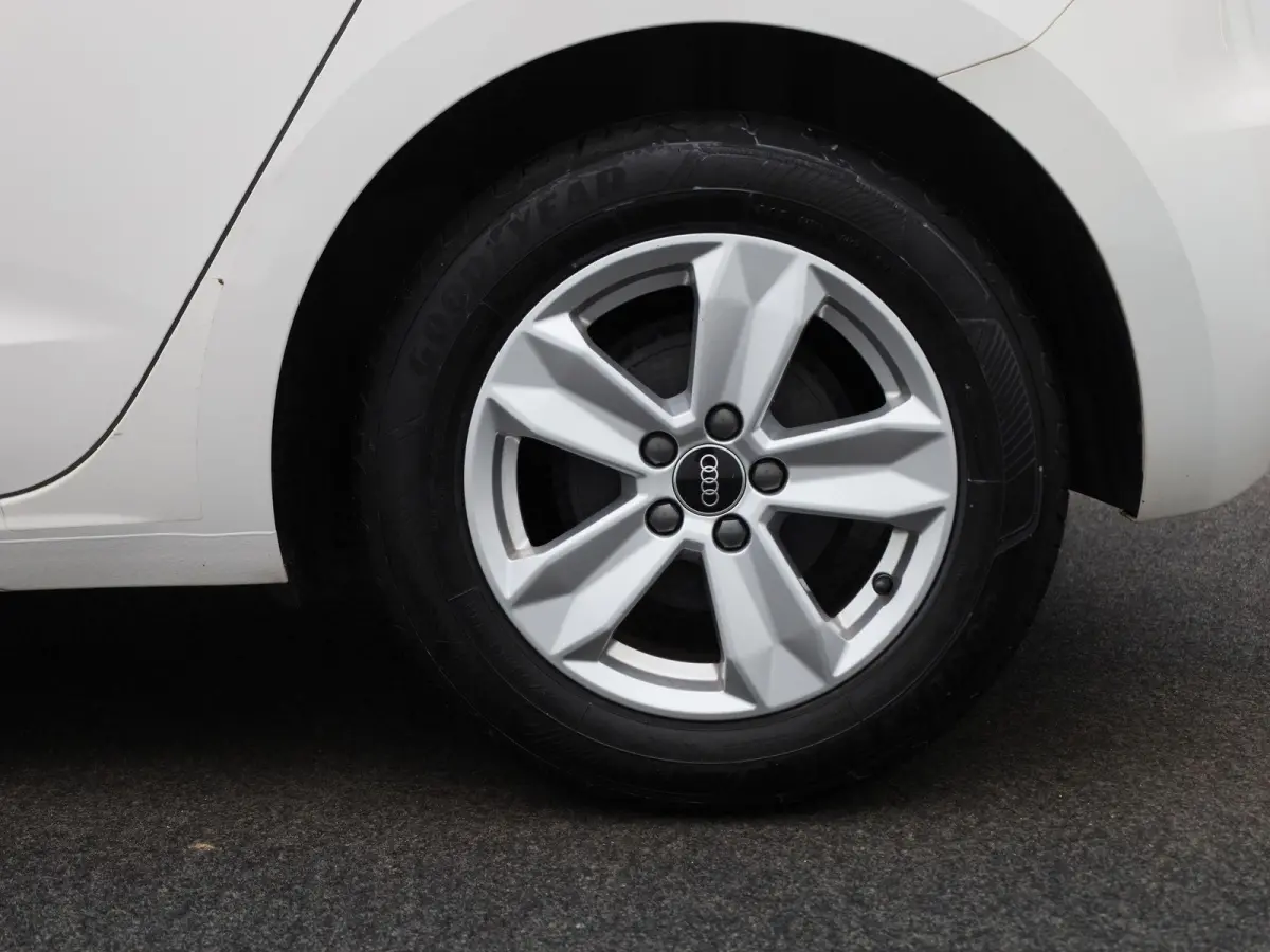 1.0 25 TFSI 70kW | LICHTMETALEN VELGEN | PARKEERSENSOREN | AIRCO