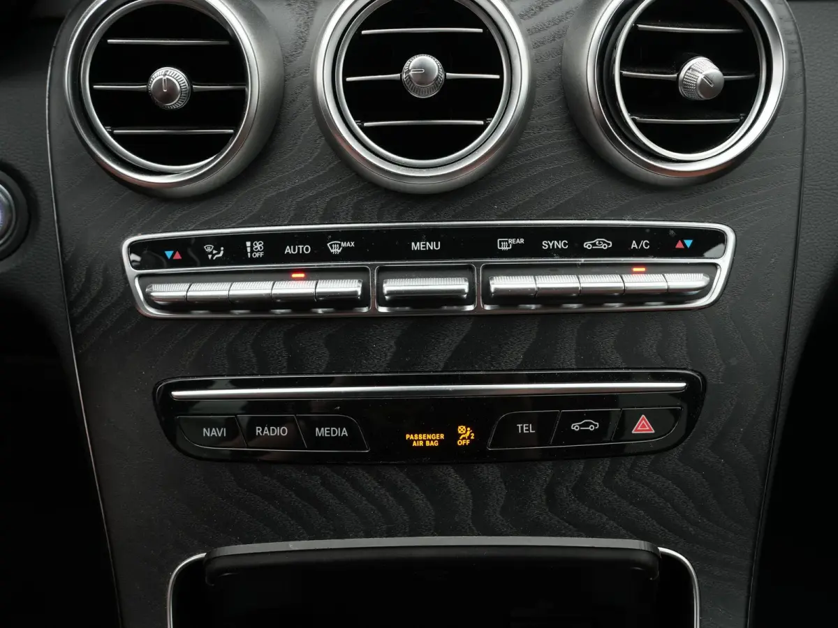 180 Business Solution AMG | AUTOMAAT | PANORAMADAK | AMG | 360 CAMERA | LMV | LEDER | SPORTSTOELEN | VIRTUEEL | NAVIGATIE | 12 MAANDEN BOVAG GARANTIE |