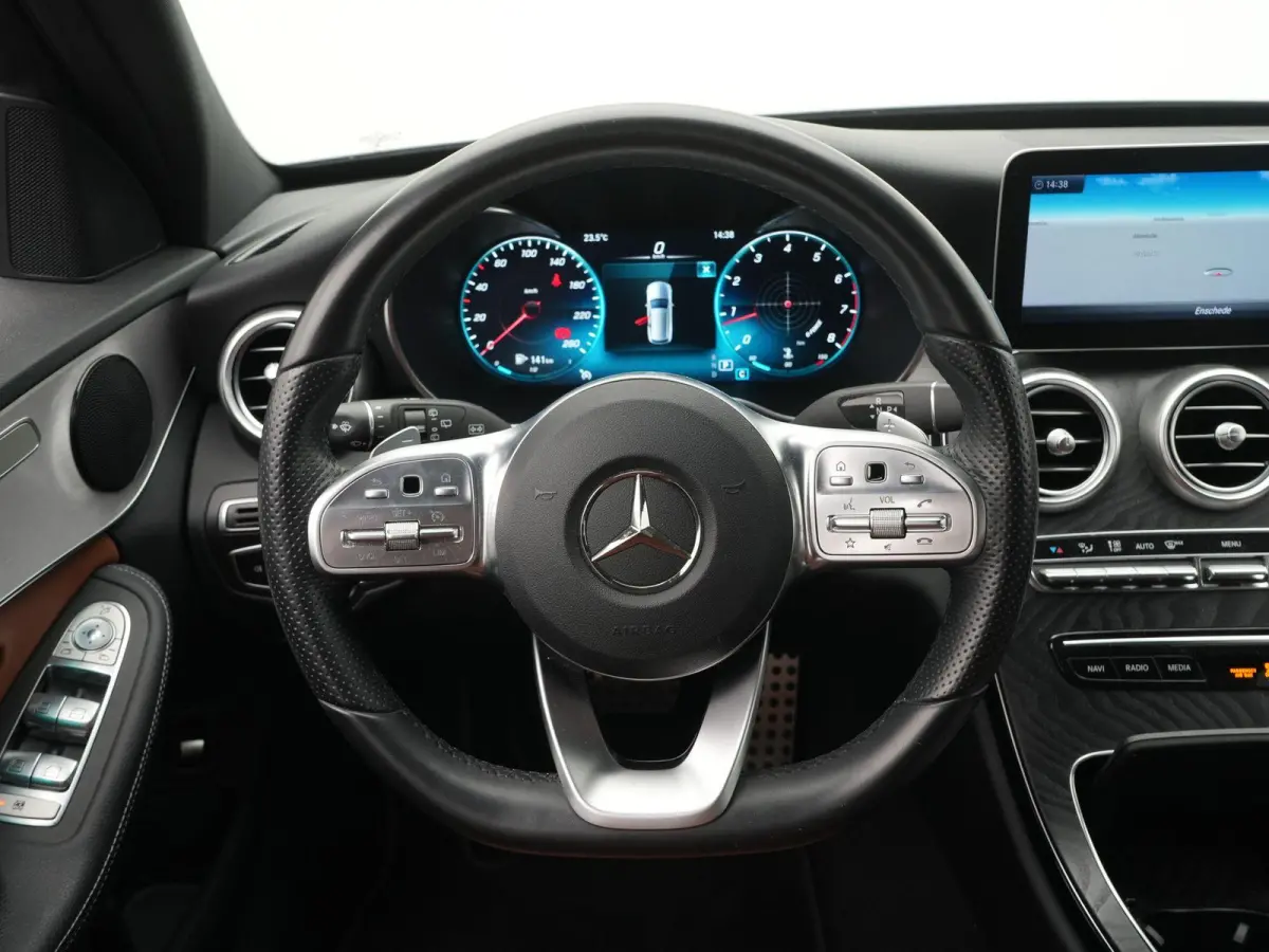 180 Business Solution AMG | AUTOMAAT | PANORAMADAK | AMG | 360 CAMERA | LMV | LEDER | SPORTSTOELEN | VIRTUEEL | NAVIGATIE | 12 MAANDEN BOVAG GARANTIE |