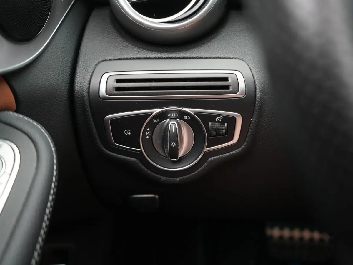 180 Business Solution AMG | AUTOMAAT | PANORAMADAK | AMG | 360 CAMERA | LMV | LEDER | SPORTSTOELEN | VIRTUEEL | NAVIGATIE | 12 MAANDEN BOVAG GARANTIE |
