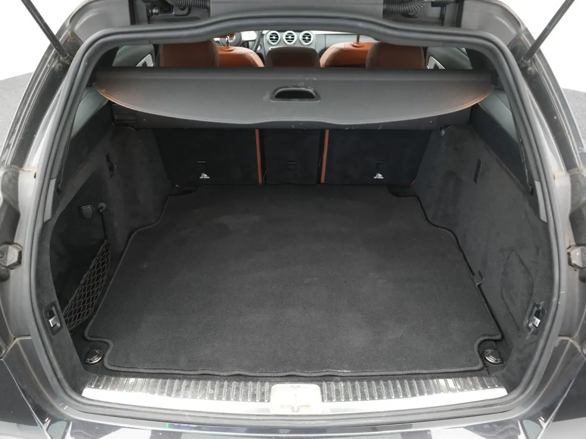 180 Business Solution AMG | AUTOMAAT | PANORAMADAK | AMG | 360 CAMERA | LMV | LEDER | SPORTSTOELEN | VIRTUEEL | NAVIGATIE | 12 MAANDEN BOVAG GARANTIE |