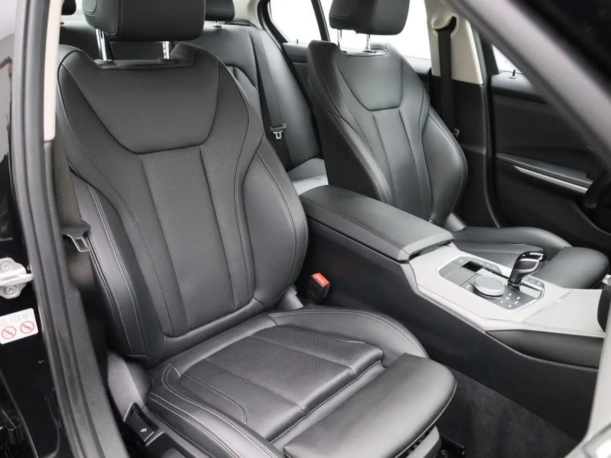 320e AUTOMAAT | LEDER | SPORTSTOELEN | NAVIGATIE | CAMERA | STOELVERWARMING | CRUISE | CLIMA | VIRTUEEL | 12 MAANDEN BOVAG GARANTIE |