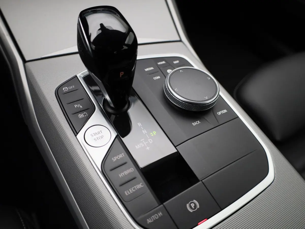 320e AUTOMAAT | LEDER | SPORTSTOELEN | NAVIGATIE | CAMERA | STOELVERWARMING | CRUISE | CLIMA | VIRTUEEL | 12 MAANDEN BOVAG GARANTIE |