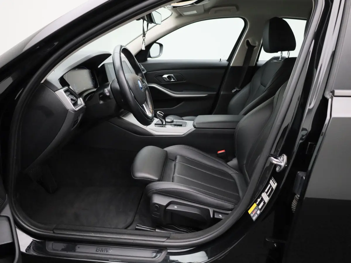 320e AUTOMAAT | LEDER | SPORTSTOELEN | NAVIGATIE | CAMERA | STOELVERWARMING | CRUISE | CLIMA | VIRTUEEL | 12 MAANDEN BOVAG GARANTIE |