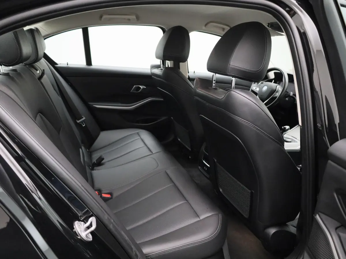 320e AUTOMAAT | LEDER | SPORTSTOELEN | NAVIGATIE | CAMERA | STOELVERWARMING | CRUISE | CLIMA | VIRTUEEL | 12 MAANDEN BOVAG GARANTIE |