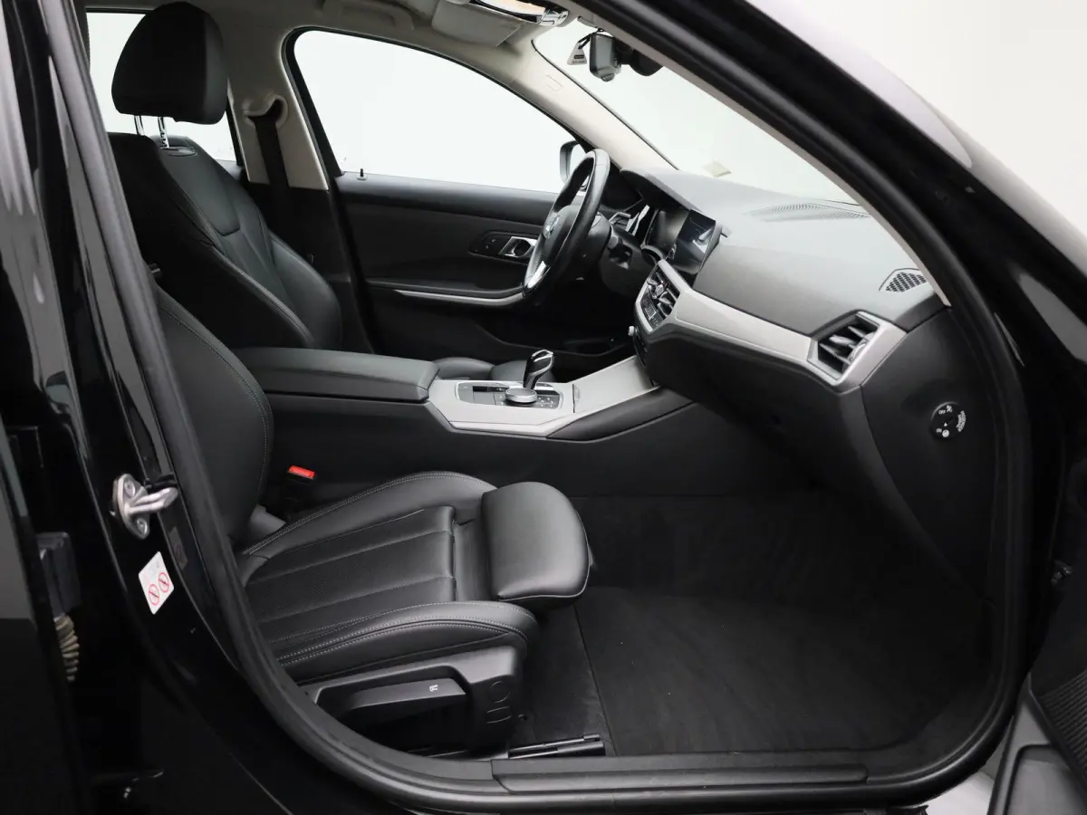 320e AUTOMAAT | LEDER | SPORTSTOELEN | NAVIGATIE | CAMERA | STOELVERWARMING | CRUISE | CLIMA | VIRTUEEL | 12 MAANDEN BOVAG GARANTIE |