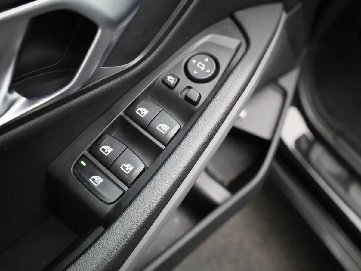 320e AUTOMAAT | LEDER | SPORTSTOELEN | NAVIGATIE | CAMERA | STOELVERWARMING | CRUISE | CLIMA | VIRTUEEL | 12 MAANDEN BOVAG GARANTIE |