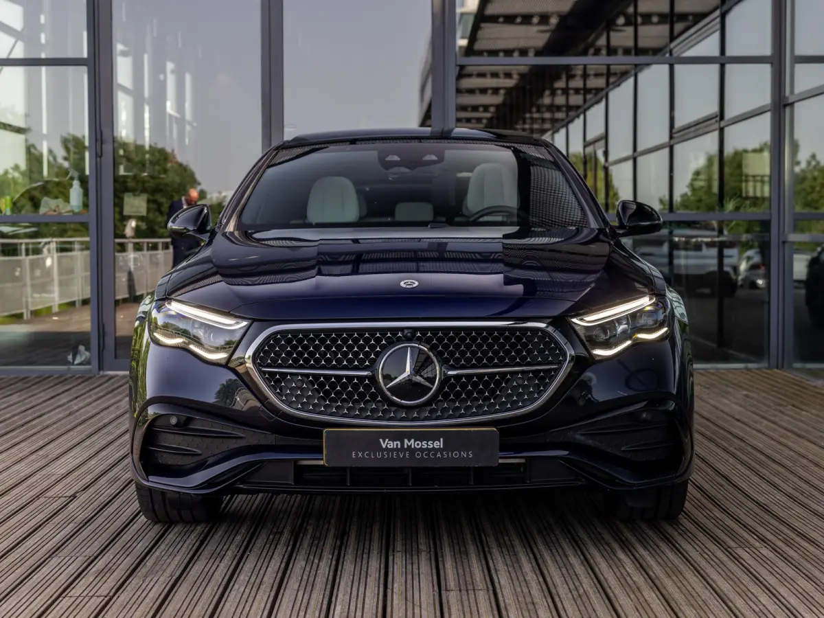 300 e AMG Line | SOFTCLOSE | AIRMATIC | HEAD-UP | ACHTERASBESTURING | STOELMASSAGE | STOELVENTILATIE | 20 INCH | RIJ-ASSISTENTIE PAKKET | 360 CAMERA | KEYLESS | ELEKTR.TREKHAAK | PANORAMA/SC