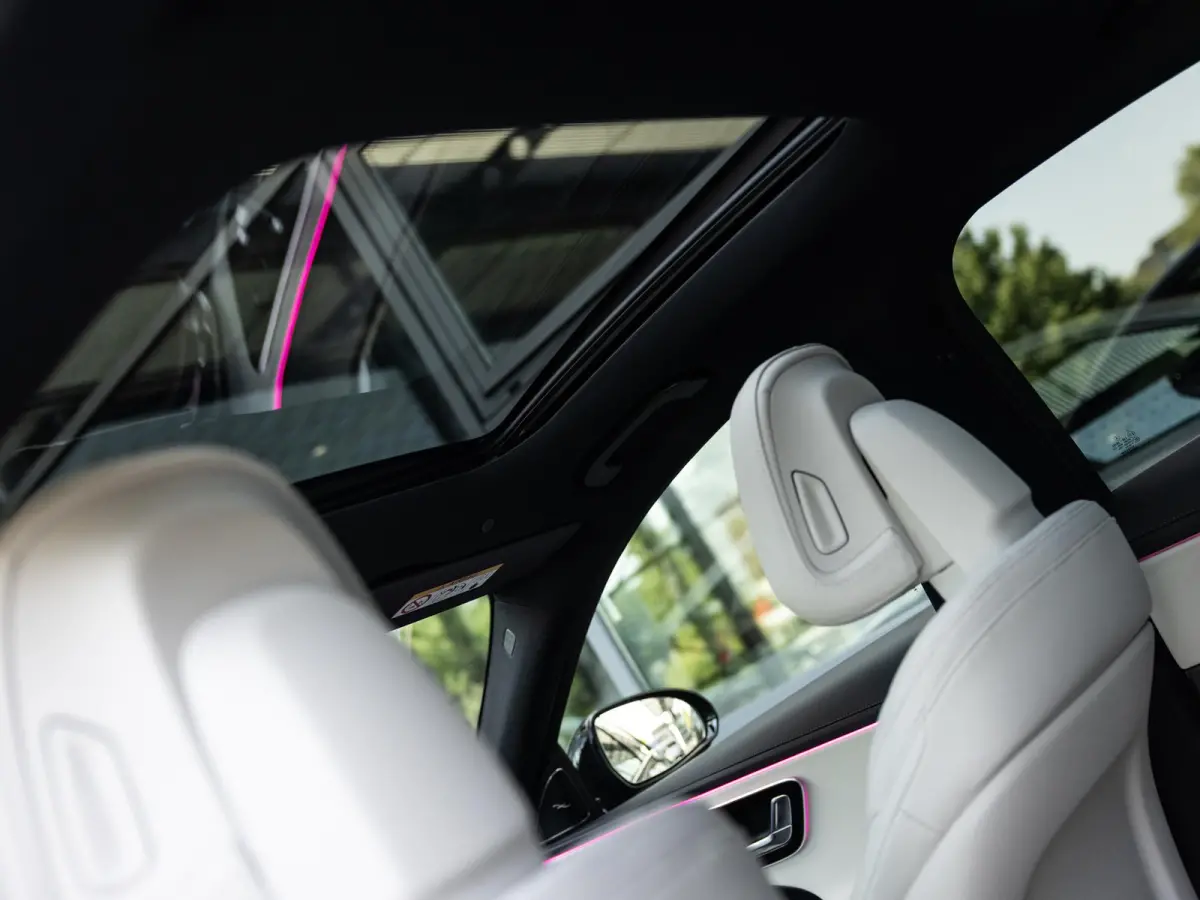 300 e AMG Line | SOFTCLOSE | AIRMATIC | HEAD-UP | ACHTERASBESTURING | STOELMASSAGE | STOELVENTILATIE | 20 INCH | RIJ-ASSISTENTIE PAKKET | 360 CAMERA | KEYLESS | ELEKTR.TREKHAAK | PANORAMA/SC