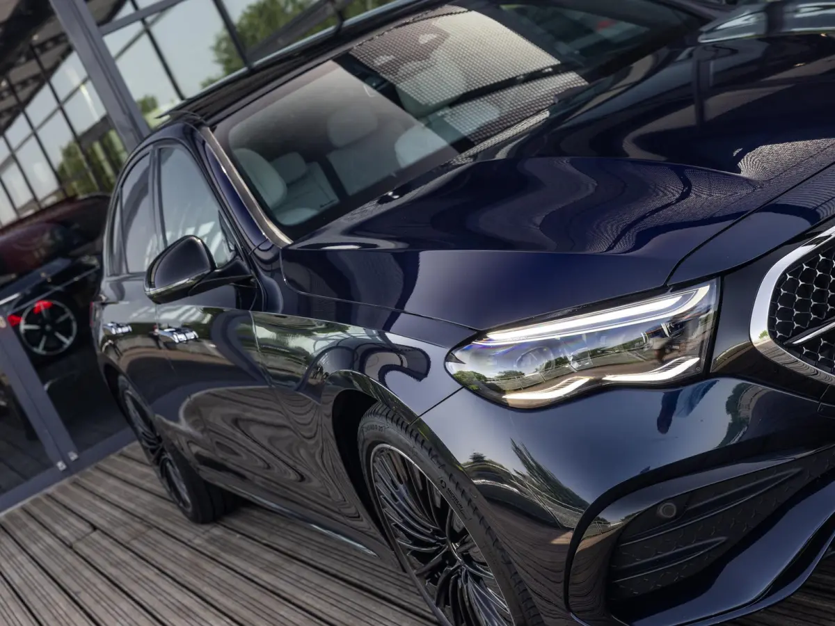300 e AMG Line | SOFTCLOSE | AIRMATIC | HEAD-UP | ACHTERASBESTURING | STOELMASSAGE | STOELVENTILATIE | 20 INCH | RIJ-ASSISTENTIE PAKKET | 360 CAMERA | KEYLESS | ELEKTR.TREKHAAK | PANORAMA/SC