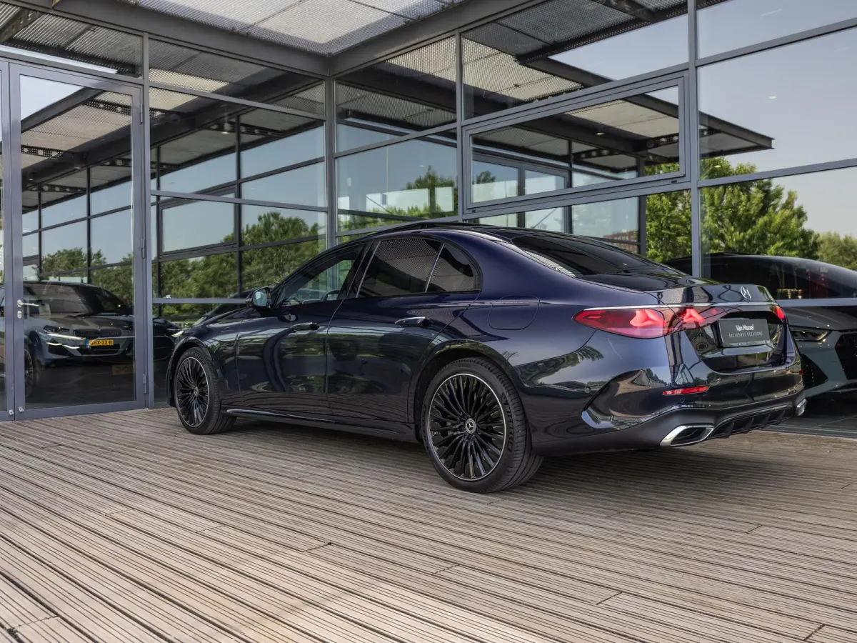 300 e AMG Line | SOFTCLOSE | AIRMATIC | HEAD-UP | ACHTERASBESTURING | STOELMASSAGE | STOELVENTILATIE | 20 INCH | RIJ-ASSISTENTIE PAKKET | 360 CAMERA | KEYLESS | ELEKTR.TREKHAAK | PANORAMA/SC
