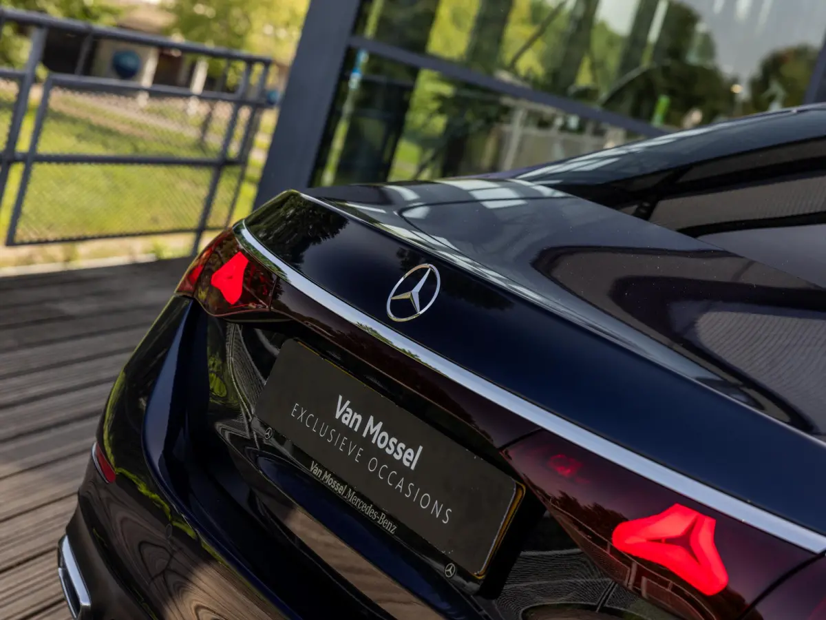 300 e AMG Line | SOFTCLOSE | AIRMATIC | HEAD-UP | ACHTERASBESTURING | STOELMASSAGE | STOELVENTILATIE | 20 INCH | RIJ-ASSISTENTIE PAKKET | 360 CAMERA | KEYLESS | ELEKTR.TREKHAAK | PANORAMA/SC