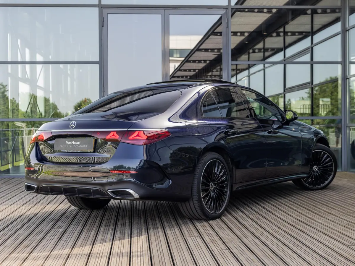 300 e AMG Line | SOFTCLOSE | AIRMATIC | HEAD-UP | ACHTERASBESTURING | STOELMASSAGE | STOELVENTILATIE | 20 INCH | RIJ-ASSISTENTIE PAKKET | 360 CAMERA | KEYLESS | ELEKTR.TREKHAAK | PANORAMA/SC