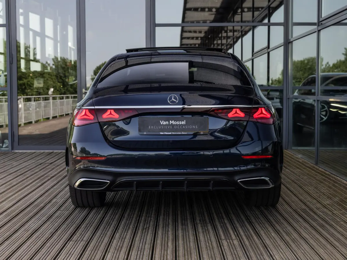 300 e AMG Line | SOFTCLOSE | AIRMATIC | HEAD-UP | ACHTERASBESTURING | STOELMASSAGE | STOELVENTILATIE | 20 INCH | RIJ-ASSISTENTIE PAKKET | 360 CAMERA | KEYLESS | ELEKTR.TREKHAAK | PANORAMA/SC