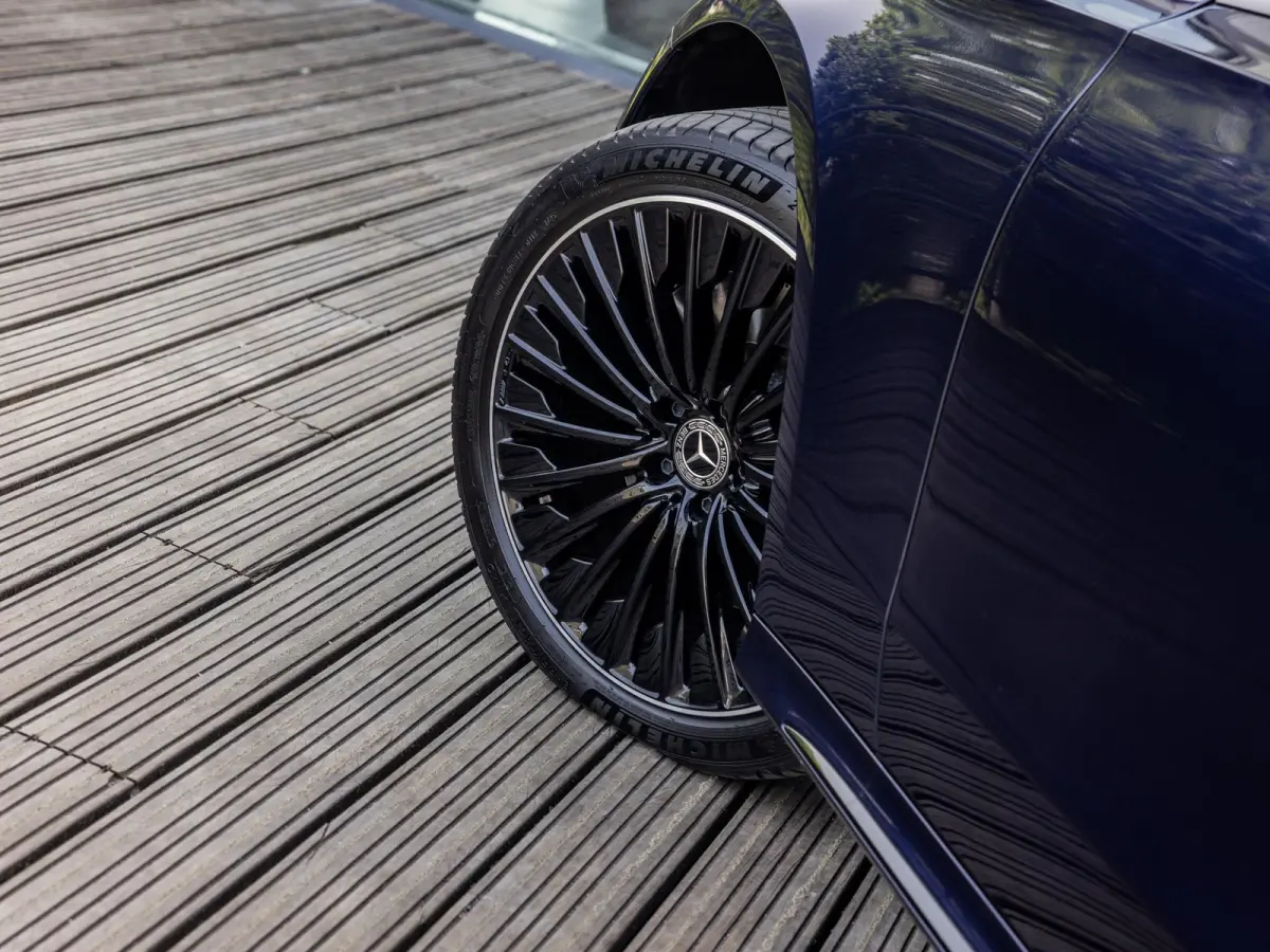 300 e AMG Line | SOFTCLOSE | AIRMATIC | HEAD-UP | ACHTERASBESTURING | STOELMASSAGE | STOELVENTILATIE | 20 INCH | RIJ-ASSISTENTIE PAKKET | 360 CAMERA | KEYLESS | ELEKTR.TREKHAAK | PANORAMA/SC