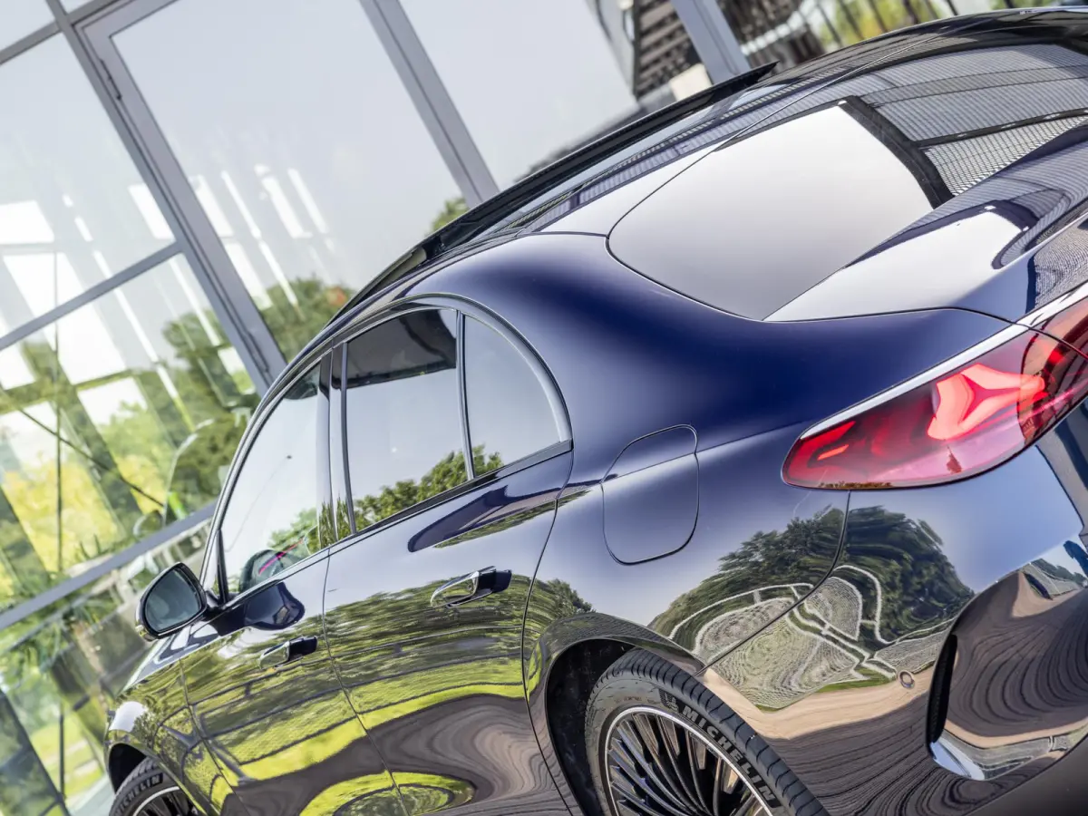300 e AMG Line | SOFTCLOSE | AIRMATIC | HEAD-UP | ACHTERASBESTURING | STOELMASSAGE | STOELVENTILATIE | 20 INCH | RIJ-ASSISTENTIE PAKKET | 360 CAMERA | KEYLESS | ELEKTR.TREKHAAK | PANORAMA/SC