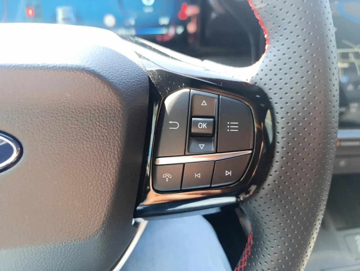 1.0 EcoBoost ST-Line | Elek. Achterklep | Stoel/stuur voorruitverwarming | Key-less entry | Cruise Control | Camera |