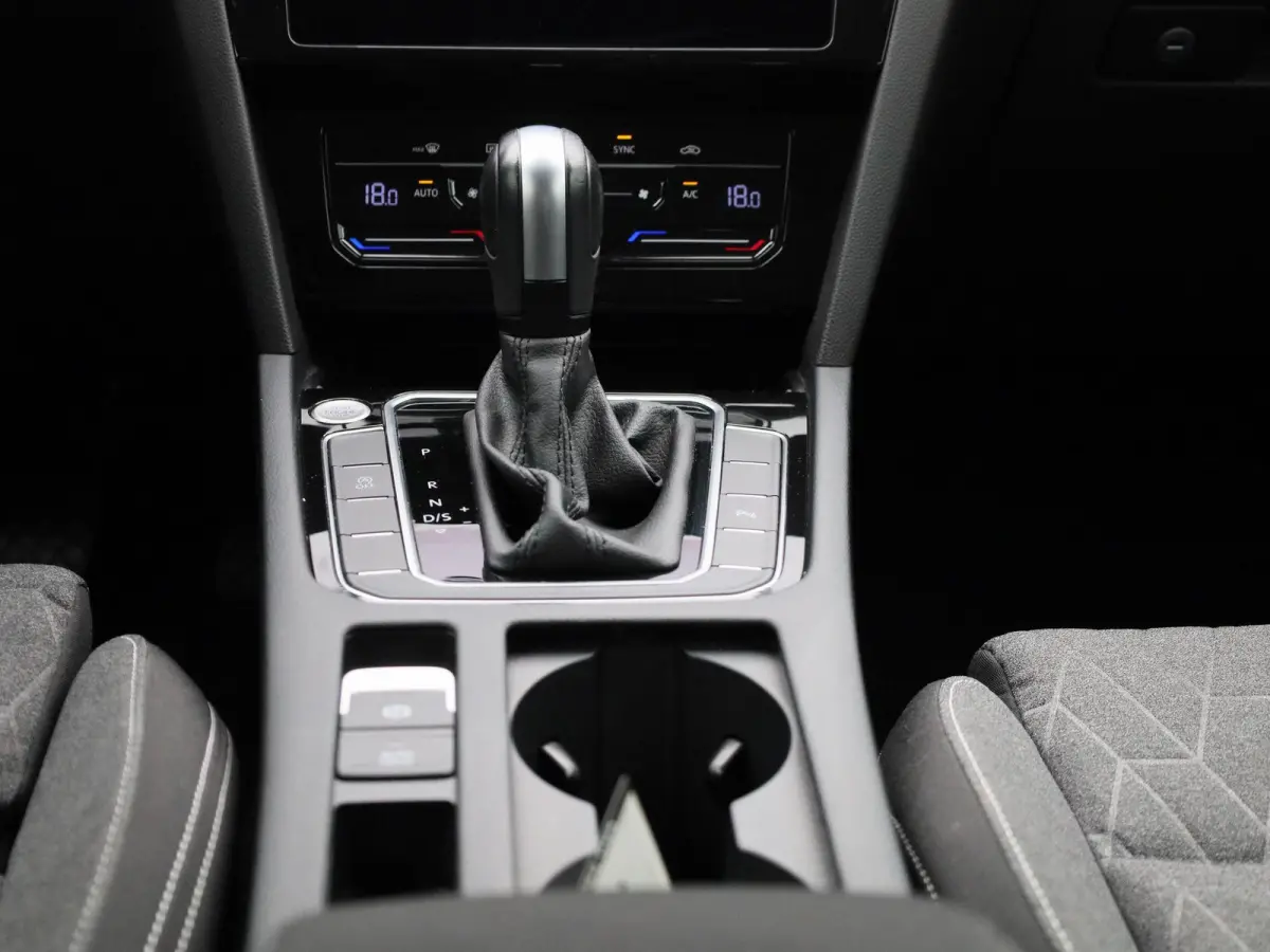 2.0 TDI Elegance Business R AUTOMAAT | SPORTSTOELEN | NAVIGATIE | APPLE CARPLAY | CAMERA | CLIMA | ADAPTIEVE CRUISE | DAB | PDC | ELEKTRISCHE KOFFERKLEP EN STOEL | 12 MAANDEN BOVAG GARANTIE 