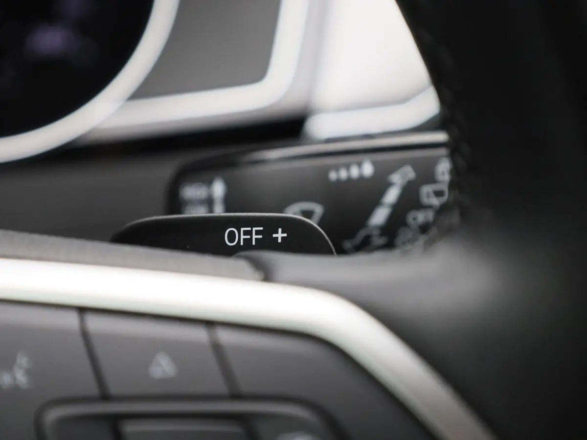 2.0 TDI Elegance Business R AUTOMAAT | SPORTSTOELEN | NAVIGATIE | APPLE CARPLAY | CAMERA | CLIMA | ADAPTIEVE CRUISE | DAB | PDC | ELEKTRISCHE KOFFERKLEP EN STOEL | 12 MAANDEN BOVAG GARANTIE 