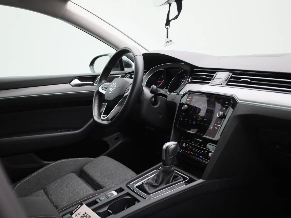 2.0 TDI Elegance Business R AUTOMAAT | SPORTSTOELEN | NAVIGATIE | APPLE CARPLAY | CAMERA | CLIMA | ADAPTIEVE CRUISE | DAB | PDC | ELEKTRISCHE KOFFERKLEP EN STOEL | 12 MAANDEN BOVAG GARANTIE 