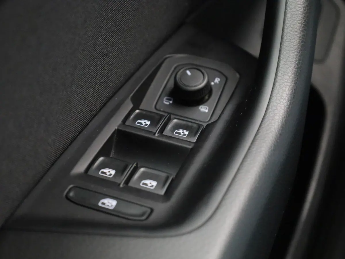 2.0 TDI Elegance Business R AUTOMAAT | SPORTSTOELEN | NAVIGATIE | APPLE CARPLAY | CAMERA | CLIMA | ADAPTIEVE CRUISE | DAB | PDC | ELEKTRISCHE KOFFERKLEP EN STOEL | 12 MAANDEN BOVAG GARANTIE 