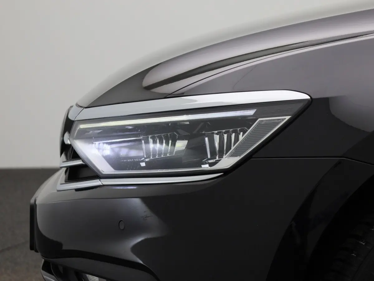 2.0 TDI Elegance Business R AUTOMAAT | SPORTSTOELEN | NAVIGATIE | APPLE CARPLAY | CAMERA | CLIMA | ADAPTIEVE CRUISE | DAB | PDC | ELEKTRISCHE KOFFERKLEP EN STOEL | 12 MAANDEN BOVAG GARANTIE 
