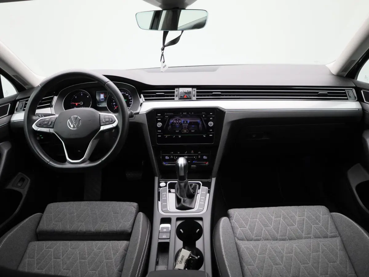 2.0 TDI Elegance Business R AUTOMAAT | SPORTSTOELEN | NAVIGATIE | APPLE CARPLAY | CAMERA | CLIMA | ADAPTIEVE CRUISE | DAB | PDC | ELEKTRISCHE KOFFERKLEP EN STOEL | 12 MAANDEN BOVAG GARANTIE 