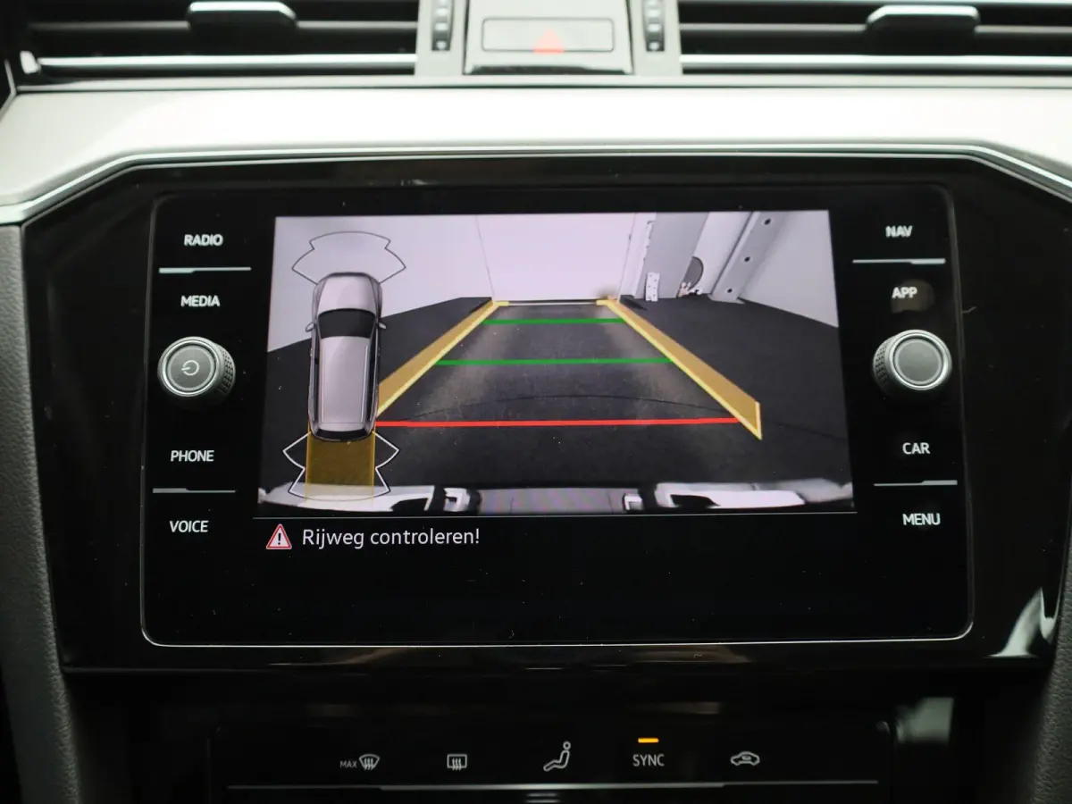 2.0 TDI Elegance Business R AUTOMAAT | SPORTSTOELEN | NAVIGATIE | APPLE CARPLAY | CAMERA | CLIMA | ADAPTIEVE CRUISE | DAB | PDC | ELEKTRISCHE KOFFERKLEP EN STOEL | 12 MAANDEN BOVAG GARANTIE 