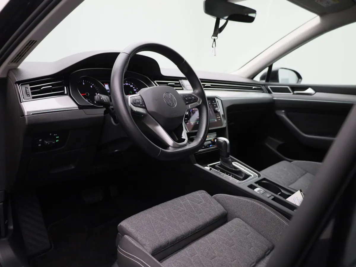 2.0 TDI Elegance Business R AUTOMAAT | SPORTSTOELEN | NAVIGATIE | APPLE CARPLAY | CAMERA | CLIMA | ADAPTIEVE CRUISE | DAB | PDC | ELEKTRISCHE KOFFERKLEP EN STOEL | 12 MAANDEN BOVAG GARANTIE 