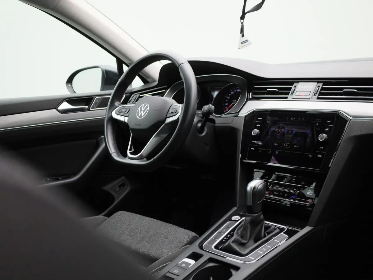 2.0 TDI Elegance Business R AUTOMAAT | SPORTSTOELEN | NAVIGATIE | APPLE CARPLAY | CAMERA | CLIMA | ADAPTIEVE CRUISE | DAB | PDC | ELEKTRISCHE KOFFERKLEP EN STOEL | 12 MAANDEN BOVAG GARANTIE 