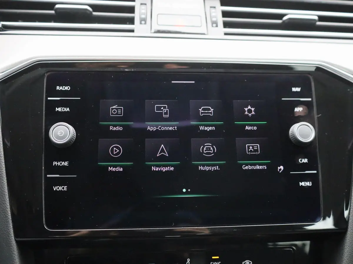 2.0 TDI Elegance Business R AUTOMAAT | SPORTSTOELEN | NAVIGATIE | APPLE CARPLAY | CAMERA | CLIMA | ADAPTIEVE CRUISE | DAB | PDC | ELEKTRISCHE KOFFERKLEP EN STOEL | 12 MAANDEN BOVAG GARANTIE 