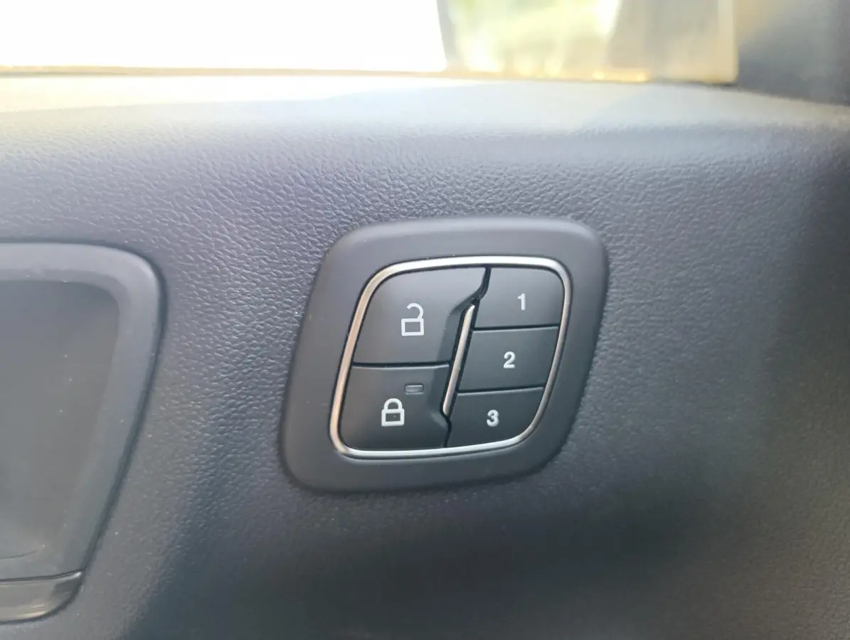 2.5 PHEV Vignale | Head-up display | Adaptieve Koplampen | Elek. stoel met Memory | Adaptieve Cruise | Elek. Achterklep | B&O audio | Dodehoeksensoren| Stoel/stuur voorruitverwarming