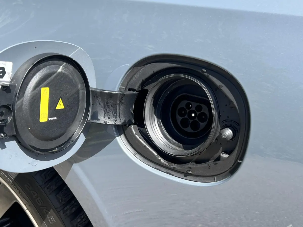 T6 AWD R-Design | Blis | Pano dak | Trekhaak | AppleCarplay | Google | Keyless | Stuur en Stoel verwarming | Harman Kardon audio | Elektrische stoelen |