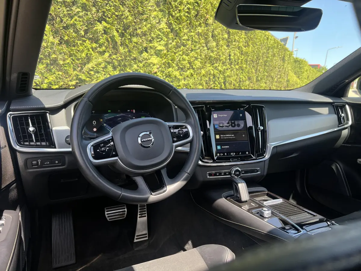 T6 AWD R-Design | Blis | Pano dak | Trekhaak | AppleCarplay | Google | Keyless | Stuur en Stoel verwarming | Harman Kardon audio | Elektrische stoelen |