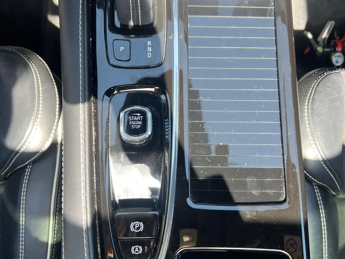 T6 AWD R-Design | Blis | Pano dak | Trekhaak | AppleCarplay | Google | Keyless | Stuur en Stoel verwarming | Harman Kardon audio | Elektrische stoelen |
