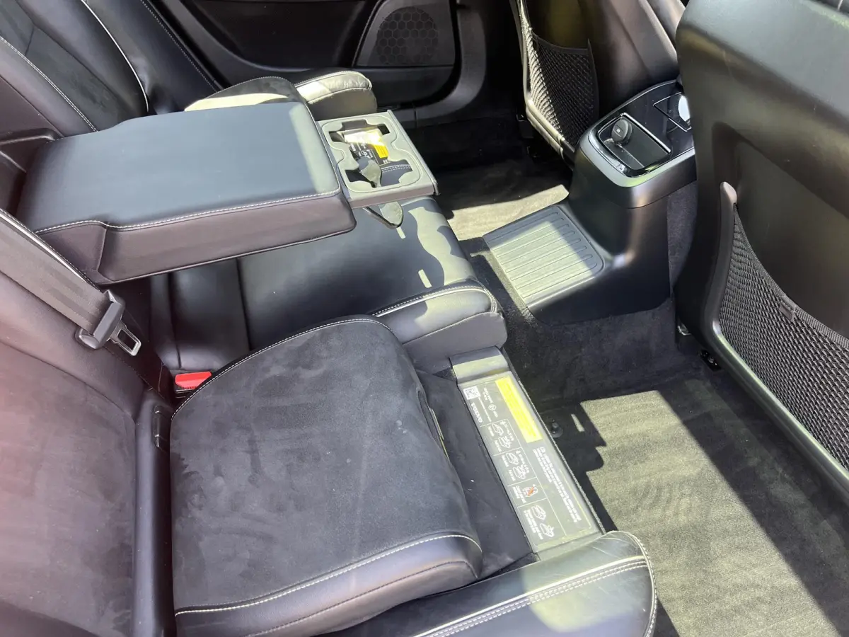 T6 AWD R-Design | Blis | Pano dak | Trekhaak | AppleCarplay | Google | Keyless | Stuur en Stoel verwarming | Harman Kardon audio | Elektrische stoelen |